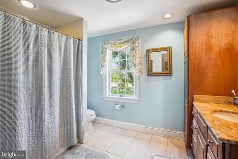 Bath - 4500 Grove Rd, Trappe, MD 21673 photo 3 of 4