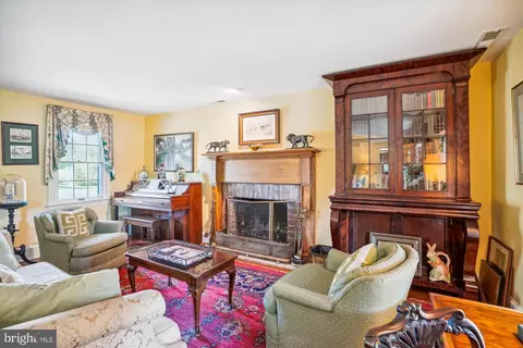 Living - 4500 Grove Rd, Trappe, MD 21673 photo 6 of 7