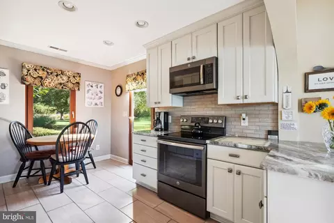 Kitchen - 7130 Cooper Point Rd, Bozman, MD 21612 photo 2 of 3
