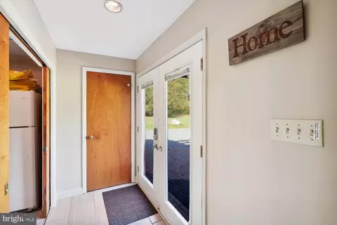 Entry Way - 7130 Cooper Point Rd, Bozman, MD 21612 photo 3 of 4