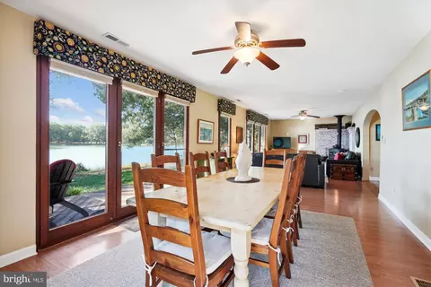 Dining - 7130 Cooper Point Rd, Bozman, MD 21612 photo 1 of 4
