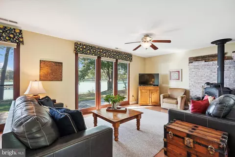 Living - 7130 Cooper Point Rd, Bozman, MD 21612 photo 2 of 4