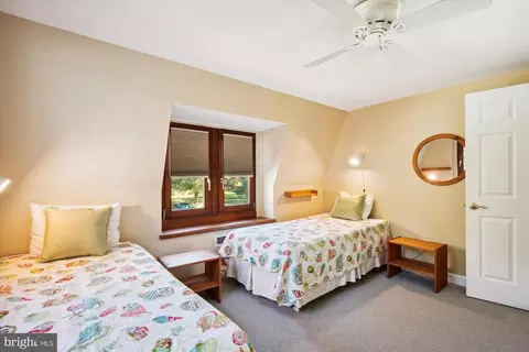 Bedroom - 7130 Cooper Point Rd, Bozman, MD 21612 photo 10 of 14