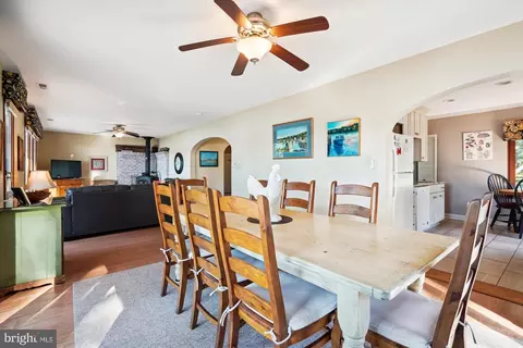 Dining - 7130 Cooper Point Rd, Bozman, MD 21612 photo 4 of 4