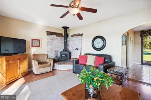 Living - 7130 Cooper Point Rd, Bozman, MD 21612 photo 3 of 4