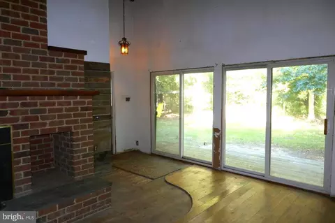 Living - 29180 Howell Point Rd, Trappe, MD 21673 photo 3 of 5