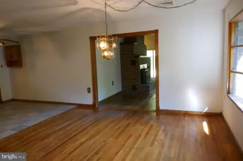 Living - 29180 Howell Point Rd, Trappe, MD 21673 photo 1 of 5