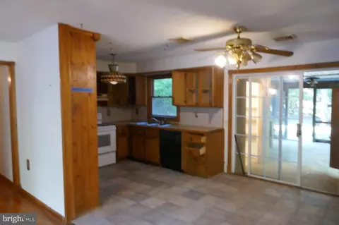 Entry Way - 29180 Howell Point Rd, Trappe, MD 21673 photo 2 of 6