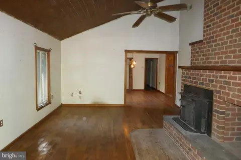 Living - 29180 Howell Point Rd, Trappe, MD 21673 photo 5 of 5