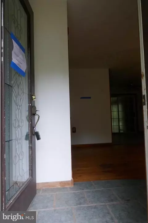 Entry Way - 29180 Howell Point Rd, Trappe, MD 21673 photo 1 of 6