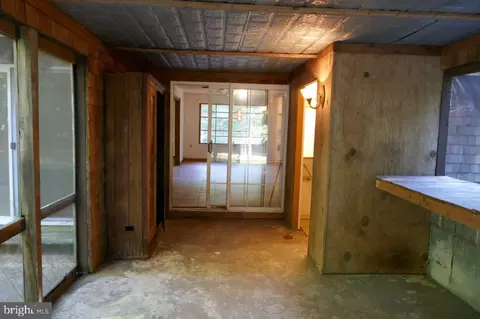 Entry Way - 29180 Howell Point Rd, Trappe, MD 21673 photo 3 of 6