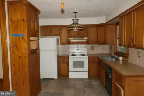 Kitchen - 29180 Howell Point Rd, Trappe, MD 21673 photo 1 of 1