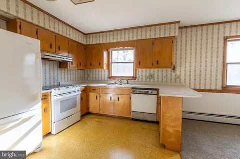 Kitchen - 9725 Tilghman Island Rd, Mcdaniel, MD 21647 photo 1 of 2