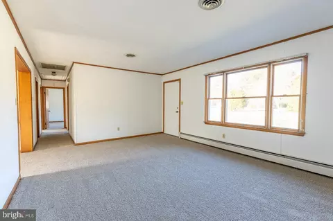 Living - 9725 Tilghman Island Rd, Mcdaniel, MD 21647 photo 1 of 3