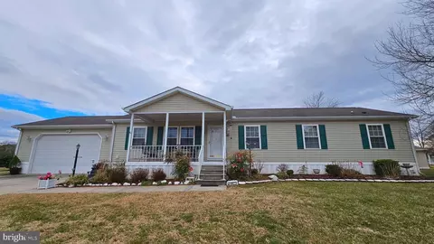 40 Kensington Dr, Easton, MD 21601