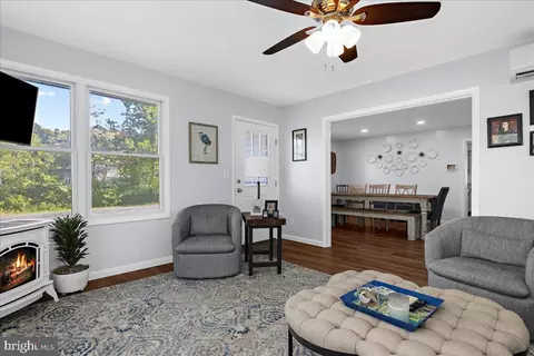 Living - 21271 Phillips Rd, Tilghman, MD 21671 photo 3 of 3