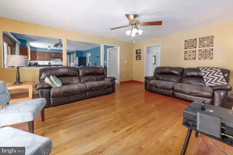 Living - 5395 Wellington Dr, Trappe, MD 21673 photo 2 of 2