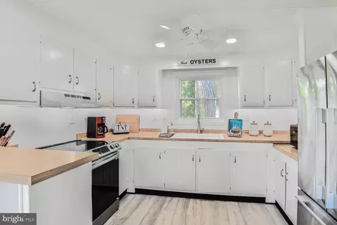 Kitchen - 4897 Black Walnut Point Rd, Tilghman, MD 21671 photo 1 of 3