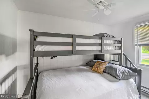 Bedroom - 4897 Black Walnut Point Rd, Tilghman, MD 21671 photo 2 of 4