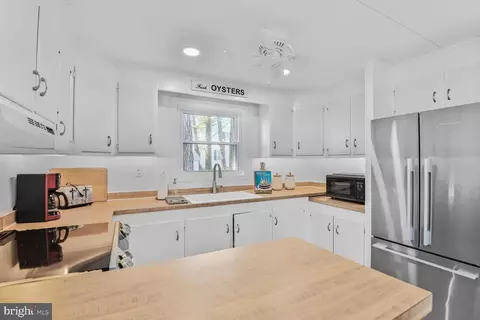 Kitchen - 4897 Black Walnut Point Rd, Tilghman, MD 21671 photo 2 of 3