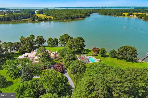 7090 Cooper Point Rd, Bozman, MD 21612