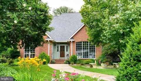 6 Papermill St, Easton, MD 21601