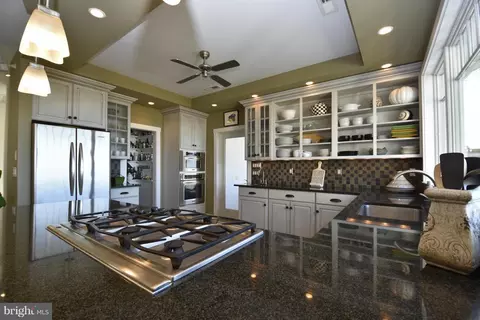 Kitchen - 6050 Sunset Ln, Tilghman, MD 21671 photo 4 of 5