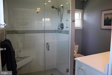 Bath - 6050 Sunset Ln, Tilghman, MD 21671 photo 7 of 9
