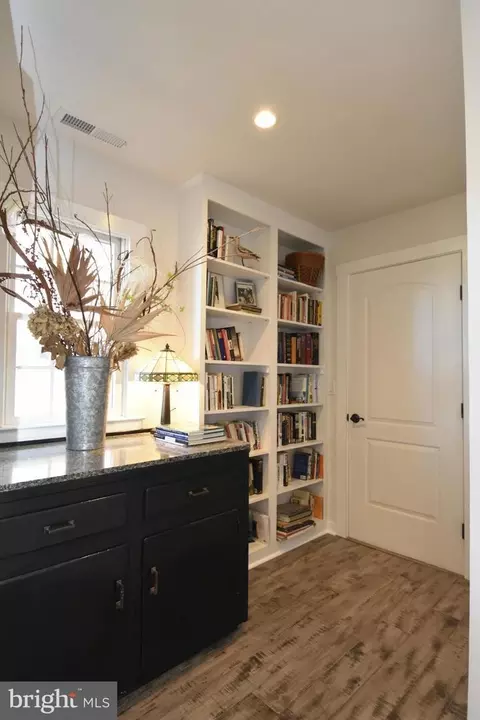 Entry Way - 6050 Sunset Ln, Tilghman, MD 21671 photo 3 of 8