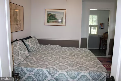 Bedroom - 6050 Sunset Ln, Tilghman, MD 21671 photo 5 of 9