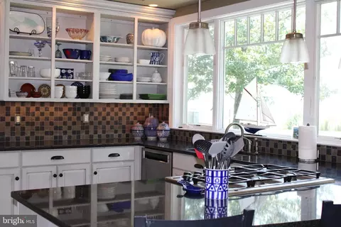 Kitchen - 6050 Sunset Ln, Tilghman, MD 21671 photo 2 of 5