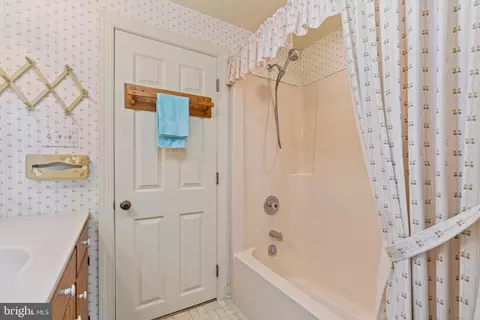 Bath - 9190 Pennywhistle Dr, Mcdaniel, MD 21647 photo 4 of 5
