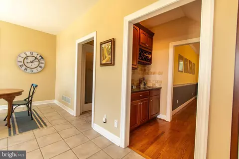Entry Way - 9262 Macks Ln, Mcdaniel, MD 21647 photo 2 of 11