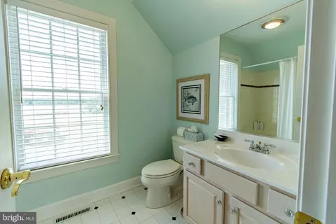 Bath - 9262 Macks Ln, Mcdaniel, MD 21647 photo 5 of 8
