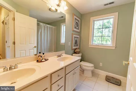 Bath - 9262 Macks Ln, Mcdaniel, MD 21647 photo 4 of 8