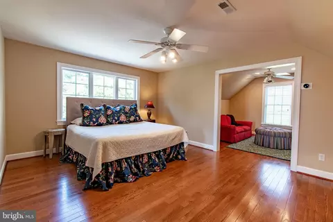 Bedroom - 9262 Macks Ln, Mcdaniel, MD 21647 photo 5 of 6