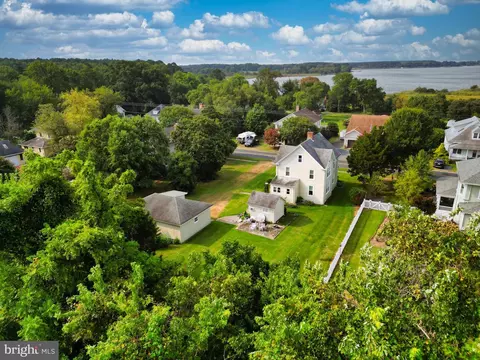 10437 Main St, Claiborne, MD 21624