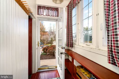 Entry Way - 3962 Main St, Trappe, MD 21673 photo 7 of 9