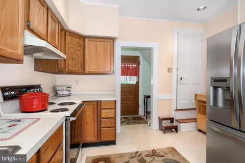 Entry Way - 3962 Main St, Trappe, MD 21673 photo 6 of 9
