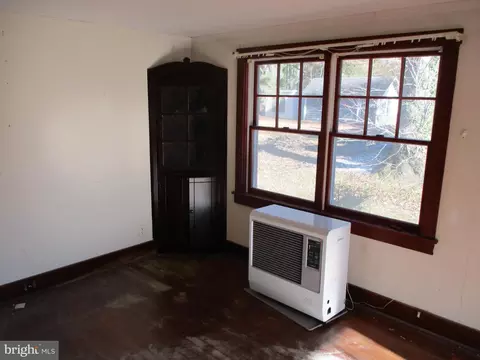 Living - 6369 Neavitt Manor Rd, Neavitt, MD 21652 photo 2 of 3