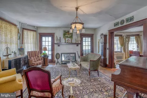 Living - 4096 Main St, Trappe, MD 21673 photo 2 of 4