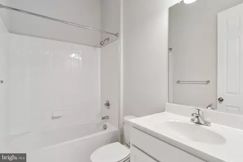 Bath - 1009 Champlain Ct, Trappe, MD 21673 photo 1 of 2