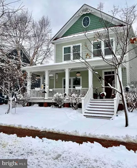 8050 Easton Village Dr, Easton, MD 21601