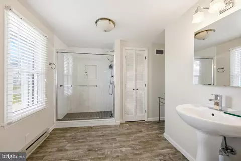 Bath - 21552 Chicken Point Rd, Tilghman, MD 21671 photo 1 of 2