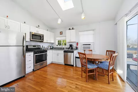 Kitchen - 21552 Chicken Point Rd, Tilghman, MD 21671 photo 4 of 4