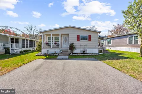 20 Downing St, Easton, MD 21601