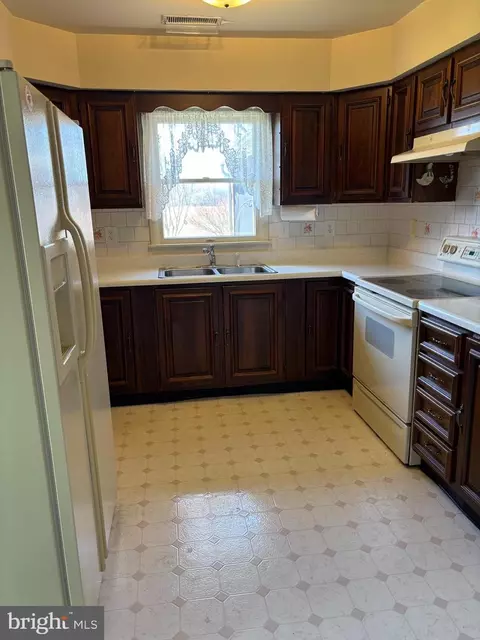 Kitchen - 3900 Harrison Cir, Trappe, MD 21673 photo 1 of 2