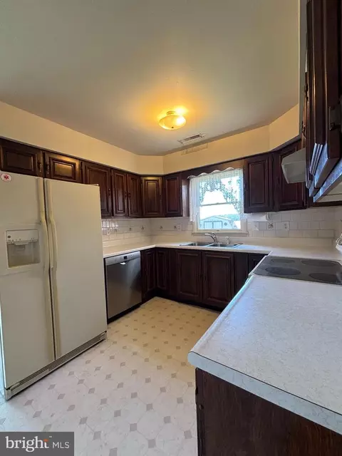 Kitchen - 3900 Harrison Cir, Trappe, MD 21673 photo 2 of 2