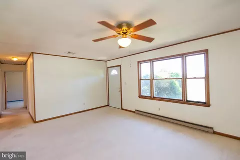 Living - 9818 Tilghman Rd, Mcdaniel, MD 21647 photo 5 of 7
