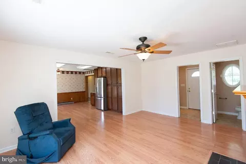 Living - 9818 Tilghman Rd, Mcdaniel, MD 21647 photo 2 of 7
